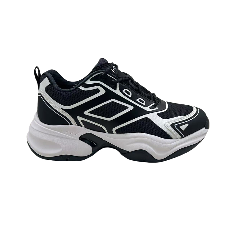 How do dad shoes adapt to the different wearing needs of the changing seasons?